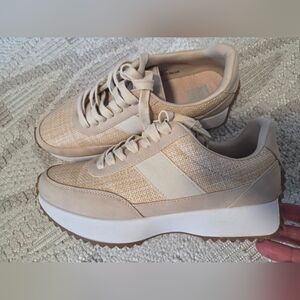 DV by Dolce Vita Raffia Sneakers Brand New Size 9 1/2 Worn Once